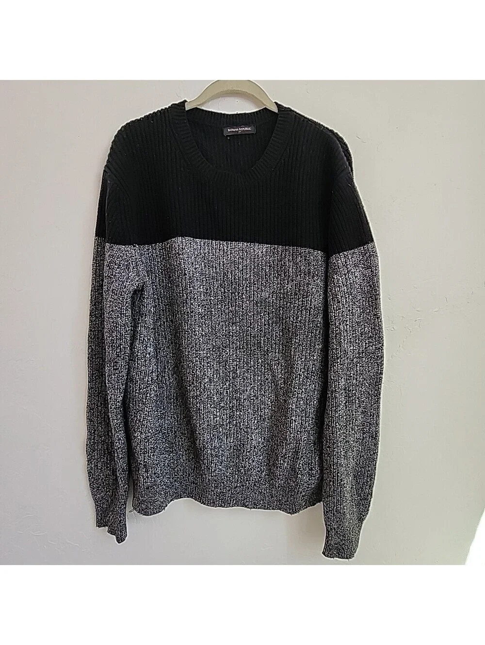 Banana Republic Sweater Size XL 60%cotton 30 % Nylon 10% Wool Black/grey
